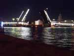 Разведенный Дворцовый мост