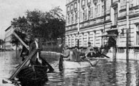 Передвижение на лодках по улицам Васильевского острова во время наводнения 23 сентября 1924 года