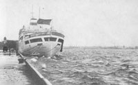 У причала Морского пассажирского вокзала во время наводнения 18 октября 1967 года