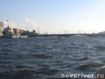 Нева. Вид на Дворцовый мост Нева. Вид на Дворцовый мост